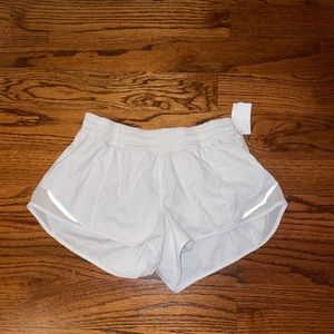 white lululemon 2.5 shorts